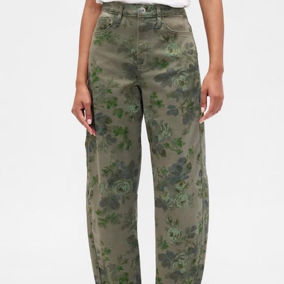 GAP Floral Green Roses Barrel Pants - Picture 2 of 6
